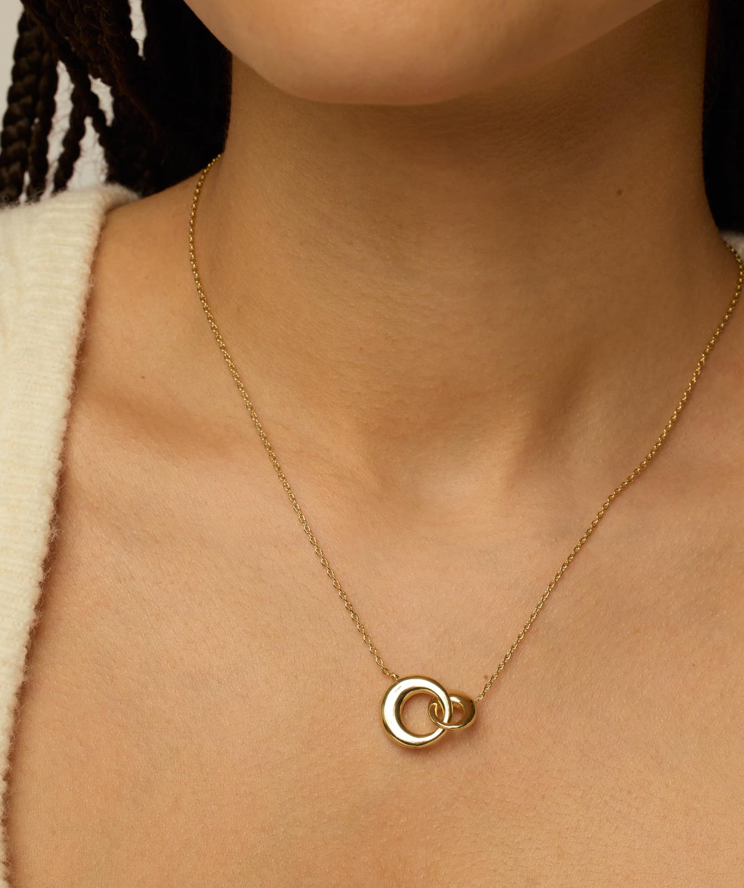 Interlocking Circles Pendant Necklace