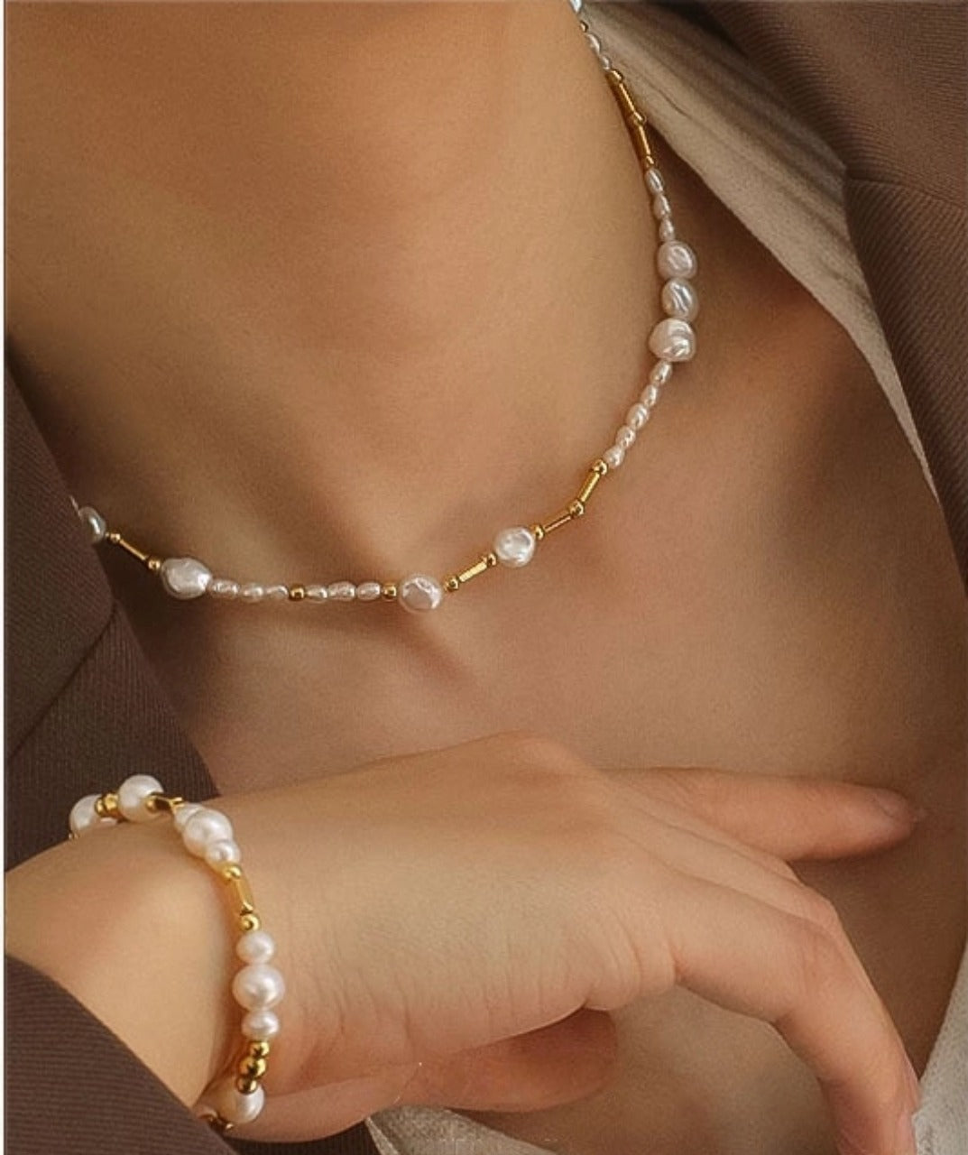 Graceful Pearl Chain Necklace