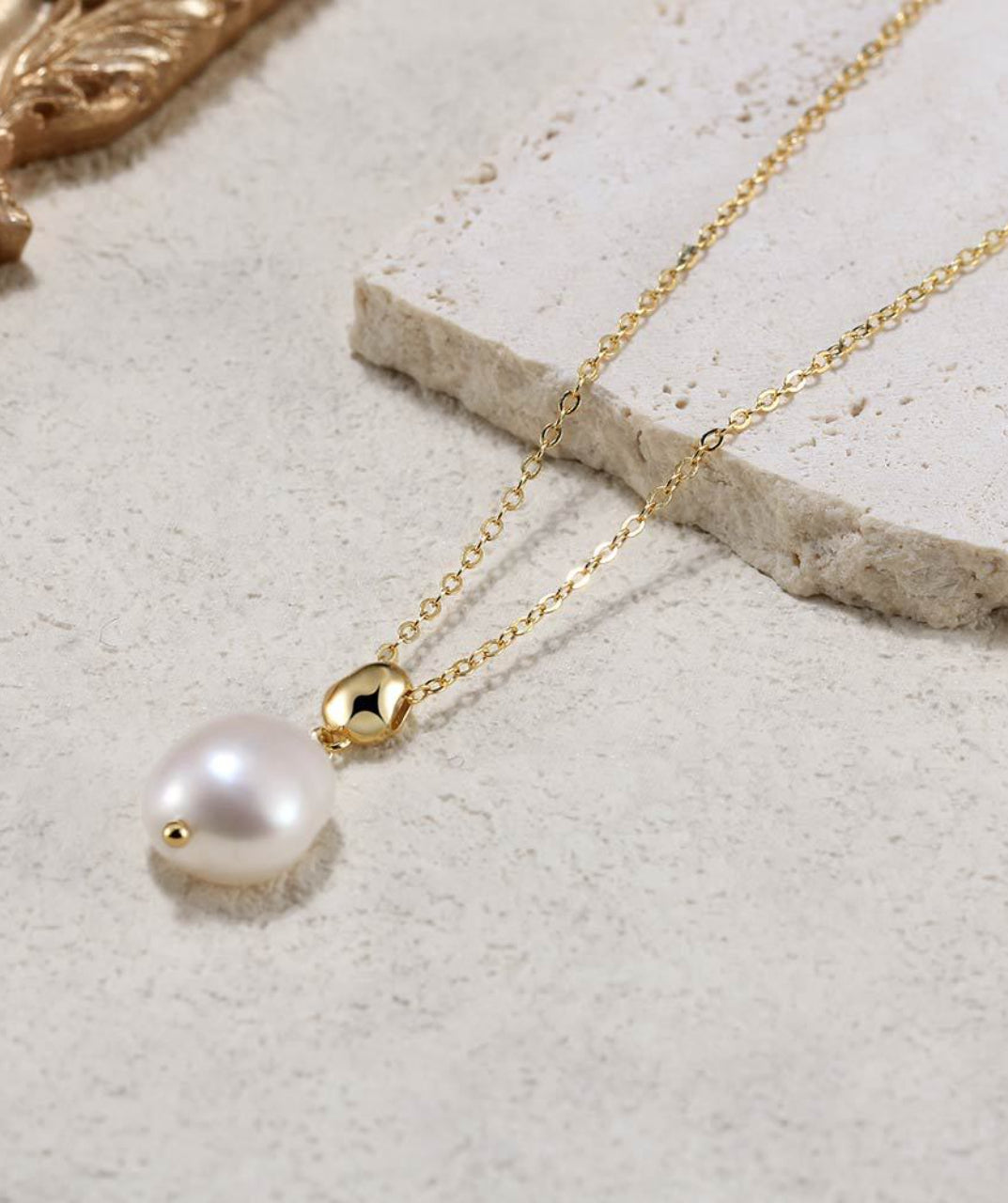 Classic Pearl Pendant Necklace