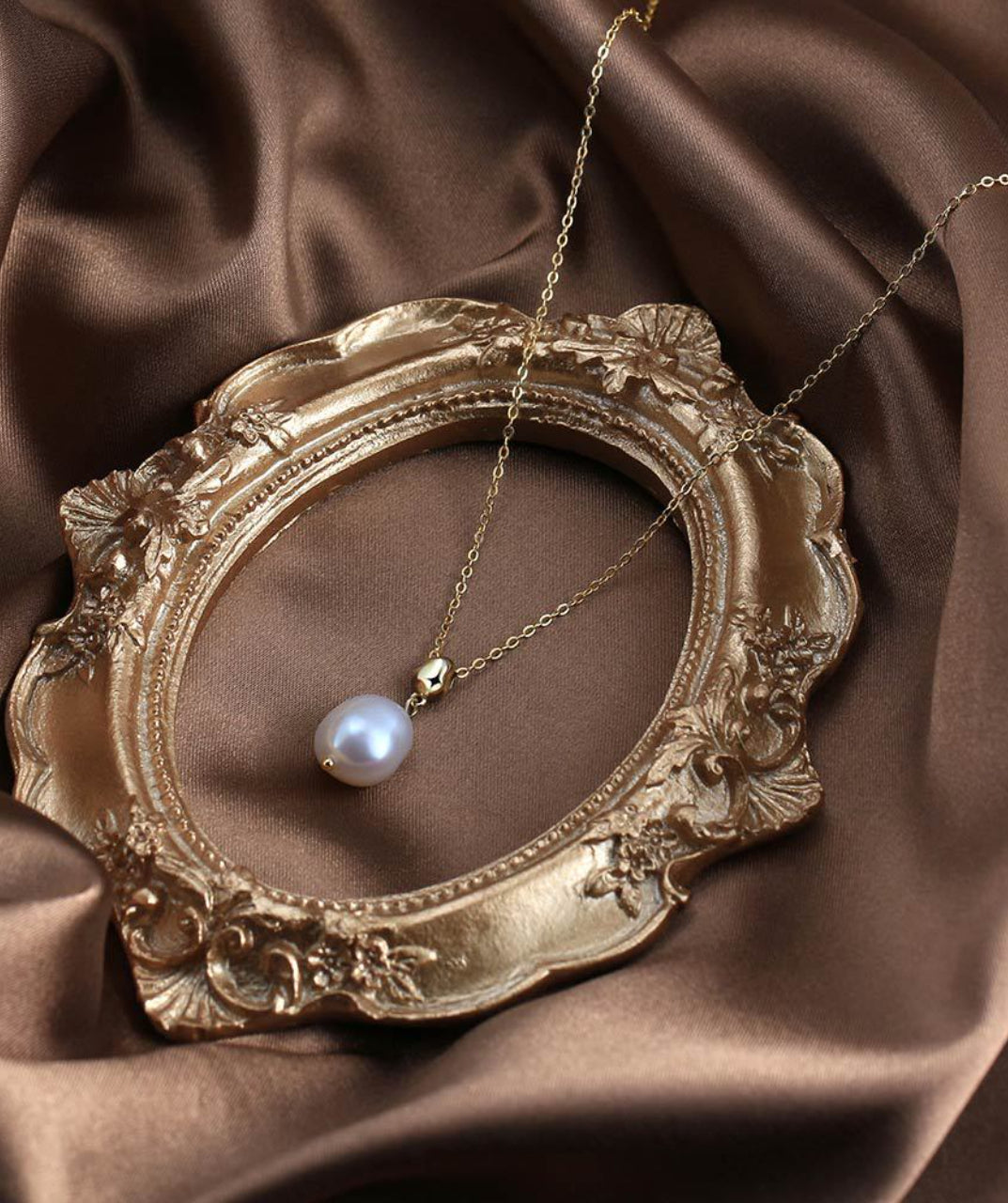 Classic Pearl Pendant Necklace