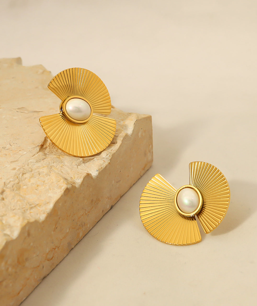 Fan Design Stud Earrings