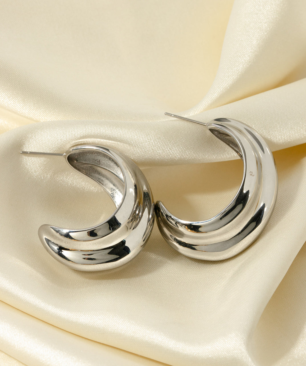 Elegant Gold Hoop Earrings